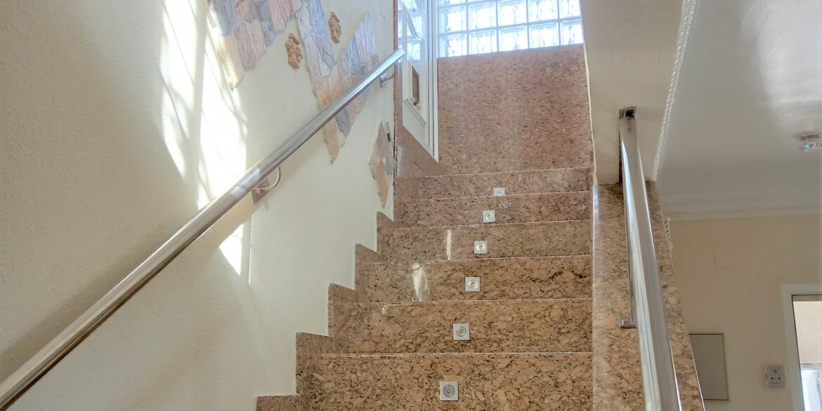 Office - Stairs Ter (1)