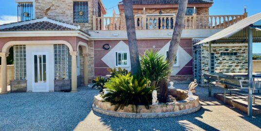 6 Bed, 5 Bath Villa in Guardamar del Segura