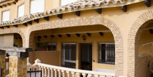 4 Bed, 2 Bath Townhouse in Guardamar del Segura