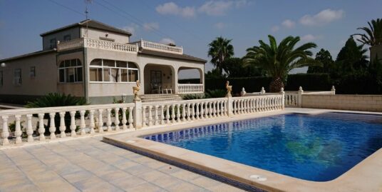5 Bed, 4 Bath, Country House in Elche