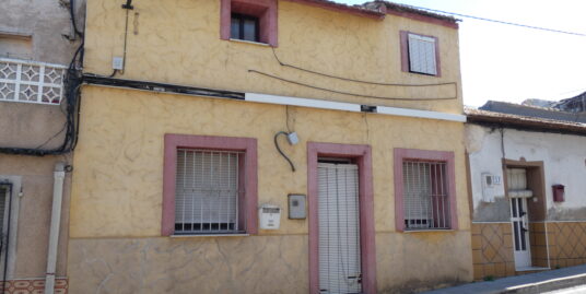 5 bed, 2 bath Town House in Algorfa