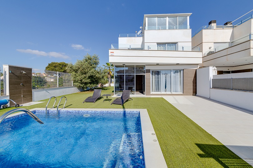 Luxury 3 Bed, 3 Bath Detached Villa with Private Pool in Orihuela Costa