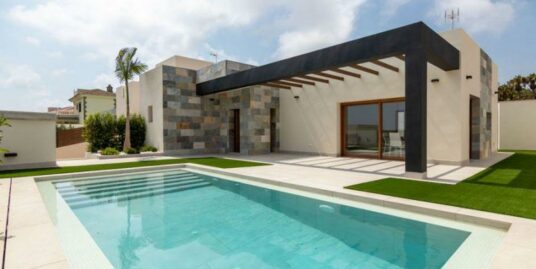 3 Bed, 4 Bath, Villa in Torrevieja