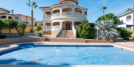 4 bed, 2 bath Villa in Algorfa