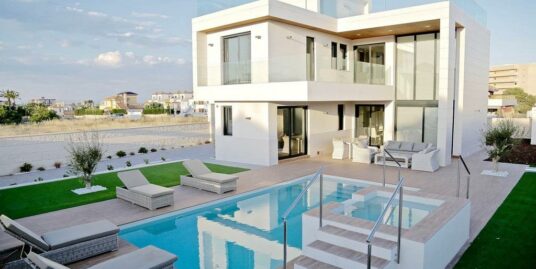 3 Bed, 3 Bath, Villa in Orihuela Costa
