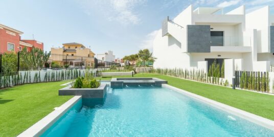 2 Bed, 2 Bath, Bungalow in Torrevieja