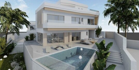 4 Bed, 4 Bath, Villa in Orihuela Costa