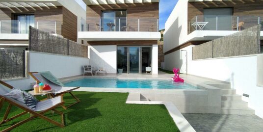 3 Bed, 4 Bath, Villa in Orihuela Costa