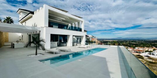 4 Bed, 4 Bath Villa in Ciudad Quesada