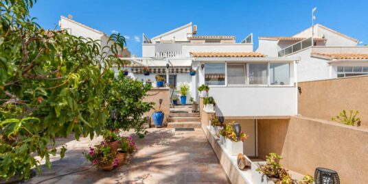 4 Bed, 2 Bath, Villa in Punta Prima