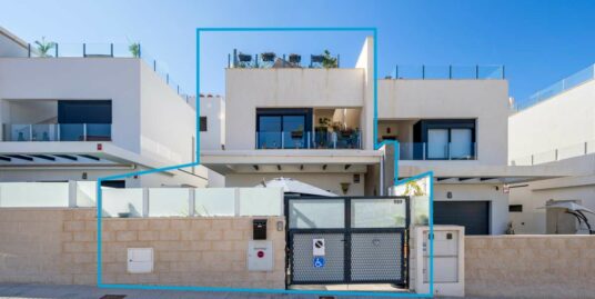 3 Bed, 3 Bath, House in Villamartín