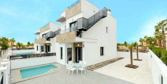 3 Bed, 3 Bath, Villa in Torrevieja