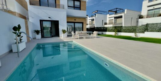 3 Bed, 3 Bath Villa in Benijofar