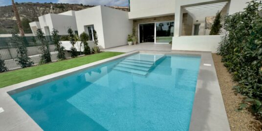 3 Bed, 2 Bath Villa in La Finca Golf