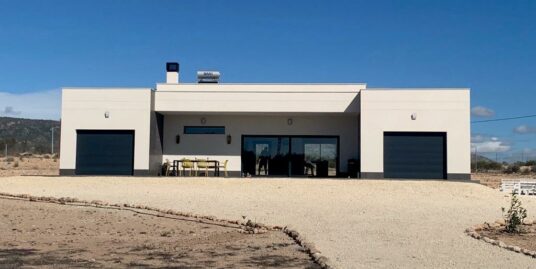 4 Bed, 3 Bath, Villa in Pinoso