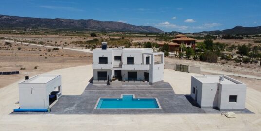4 Bed, 3 Bath, Villa in Pinoso