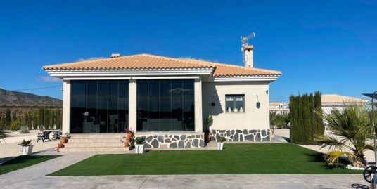 3 Bed, 2 Bath, Villa in Pinoso