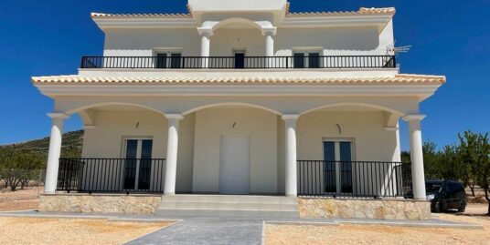 4 Bed, 3 Bath, Villa in Pinoso