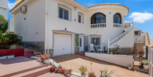 Stylish 6 Bed, 5 Bath Villa with Separate Apartment in Benijofar
