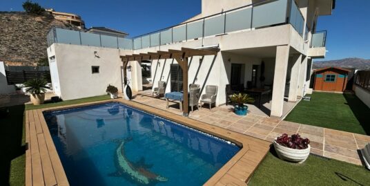 3 Bed, 3 Bath Detached House / Villa in Cox