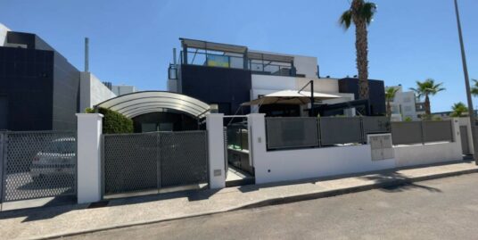 Modern 3 Bed, 2 Bath Quad Villa in Orihuela Costa