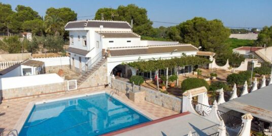 4 Bed, 3 Bath, Country House in Almoradi