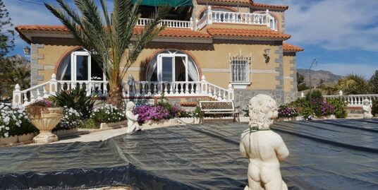 7 Bed, 2 Bath, Country House in ALBATERA