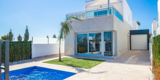 3 Bed, 2 Bath, Villa in Los Alcazares