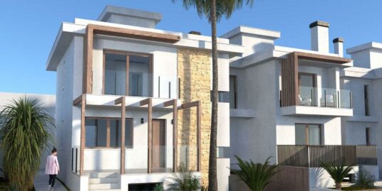 4 Bed, 3 Bath, Villa in Los Alcazares