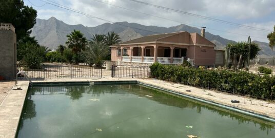 5 Bed, 2 Bath, Country House in COX
