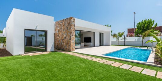 3 Bed, 2 Bath, Villa in Los Alcazares