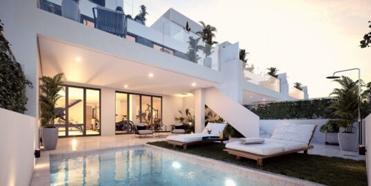3 Bed, 4 Bath, Villa in Los Alcazares