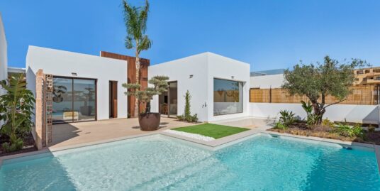 3 Bed, 2 Bath, Villa in Los Alcazares
