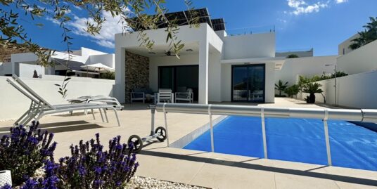 Beautiful Luxury 3 Bedroom, 2 Bathroom Detached Villas with Private Pools in Benijofar