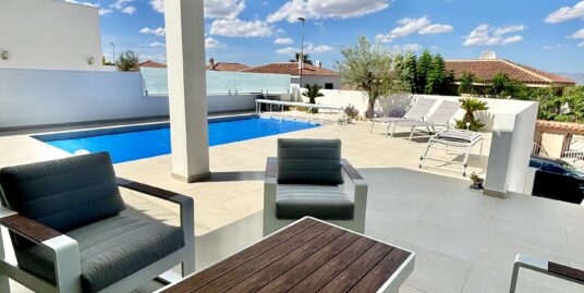 3 Bedroom, 2 Bathroom Luxury Detached Villas with Private Pools in Benijofar