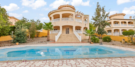 4 bed, 4 bath Villa in Algorfa