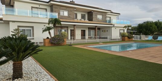 8 Bed, 7 Bath, Country House in CREVILLENTE