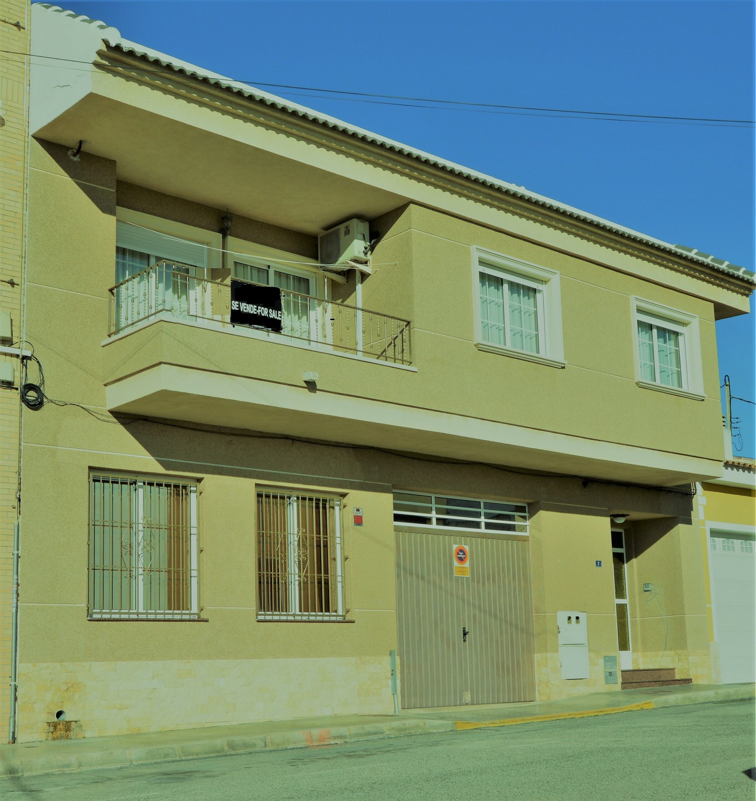 6 Bed, 3 Bath, Villa in Los Montesinos