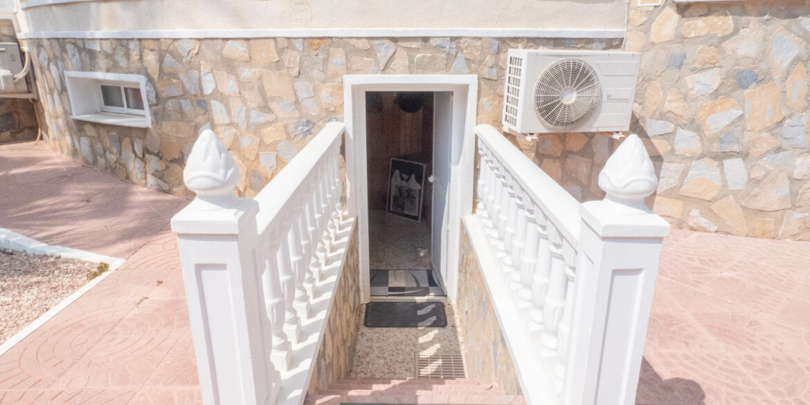 6110_an_amazing_villa_for_sale_in_quesada_with_summer_house_050723160714_p1140584