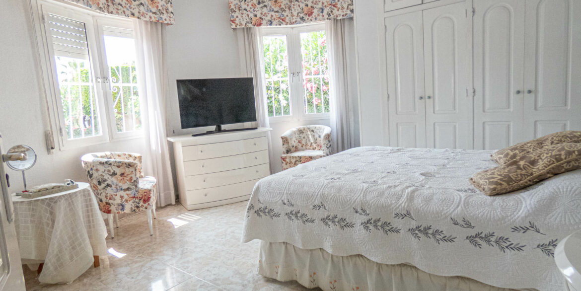 6110_an_amazing_villa_for_sale_in_quesada_with_summer_house_050723160727_p1140716