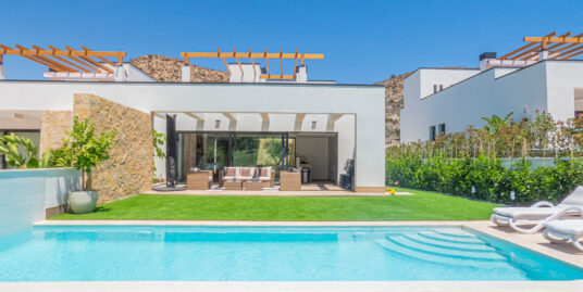 6 Bed, 3 Bath, Villa in Font del Llop