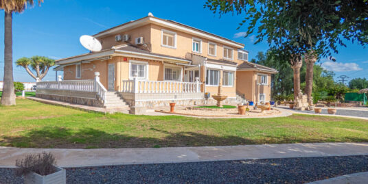 7 Bed, 7 Bath, Villa in San Miguel de Salinas