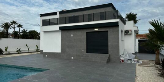 4 Bed, 3 Bath villa in Rojales