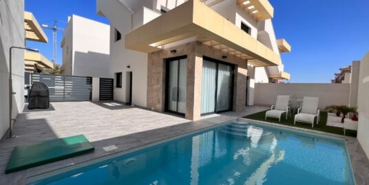 3 Bed, 2 Bath, Detached Villa in Los Montesinos
