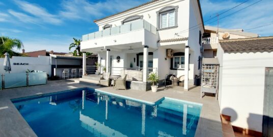 5 Bed, 2 Bath, Detached Villa in Orihuela Costa
