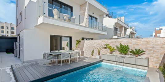 4 Bed, 4 Bath, Villa in Guardamar del Segura