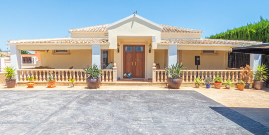 6 Bed, 4 Bath, Villa in Heredades