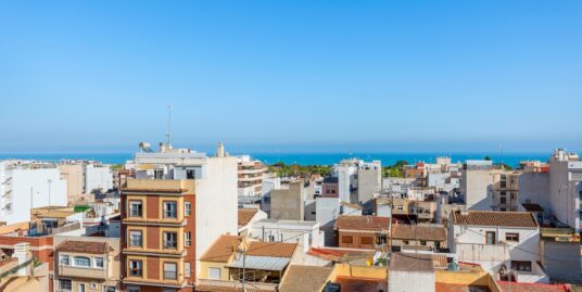 4 Bed, 4 Bath Townhouse in Guardamar del Segura