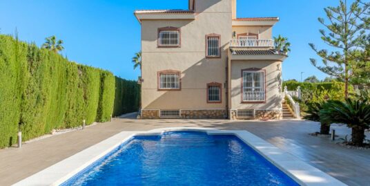 5 Bed, 4 Bath Villa in Ciudad Quesada