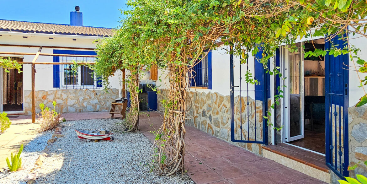 aanzicht blauwe kamer vanaf binnentuin